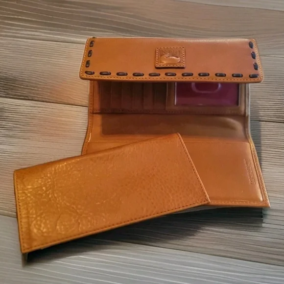 Dooney & Bourke Florentine Leather Natural Wallet NWT FINAL MARKDOWN - Picture 5 of 13
